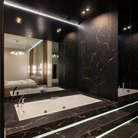 Leogrand Jacuzzi On Malaniuka 2 Апартаменти