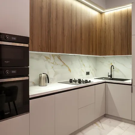 Leogrand Jacuzzi On Malaniuka 2 Апартаменти *
